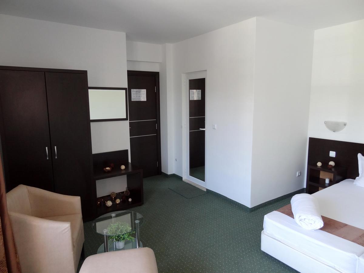 Family Нouse -Нotel Asai Ravda Exterior photo